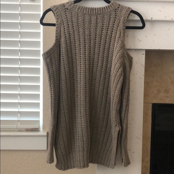 BCBG cold shoulder knitted long sleeve top - Picture 5 of 5